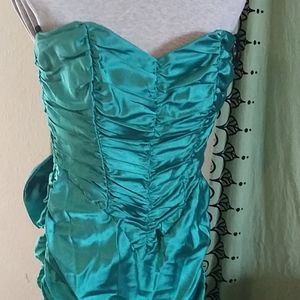 Stunning Strapless Formal Mermaid Gown